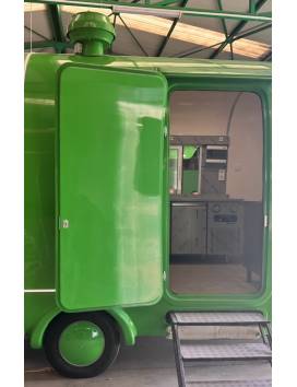 Remorque Food Truck Futuriste 9m2 Fabrication Europe entièrement équipé CHURROS et CROUSTILLONS